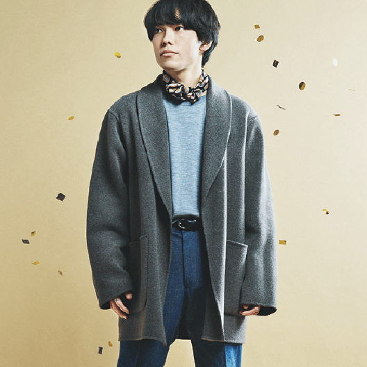 Le Dome ÉDIFICE et IÉNA（ÉDIFICE）/ 7F ①ブランケットリバー ショールカラーハーフコート 35,200円 ②【JOHN SMEDLEY / ジョンスメドレー】別注 30ゲージ クルーネックニット 42,900円 ③E.リジットデニムスラックス 22,000円